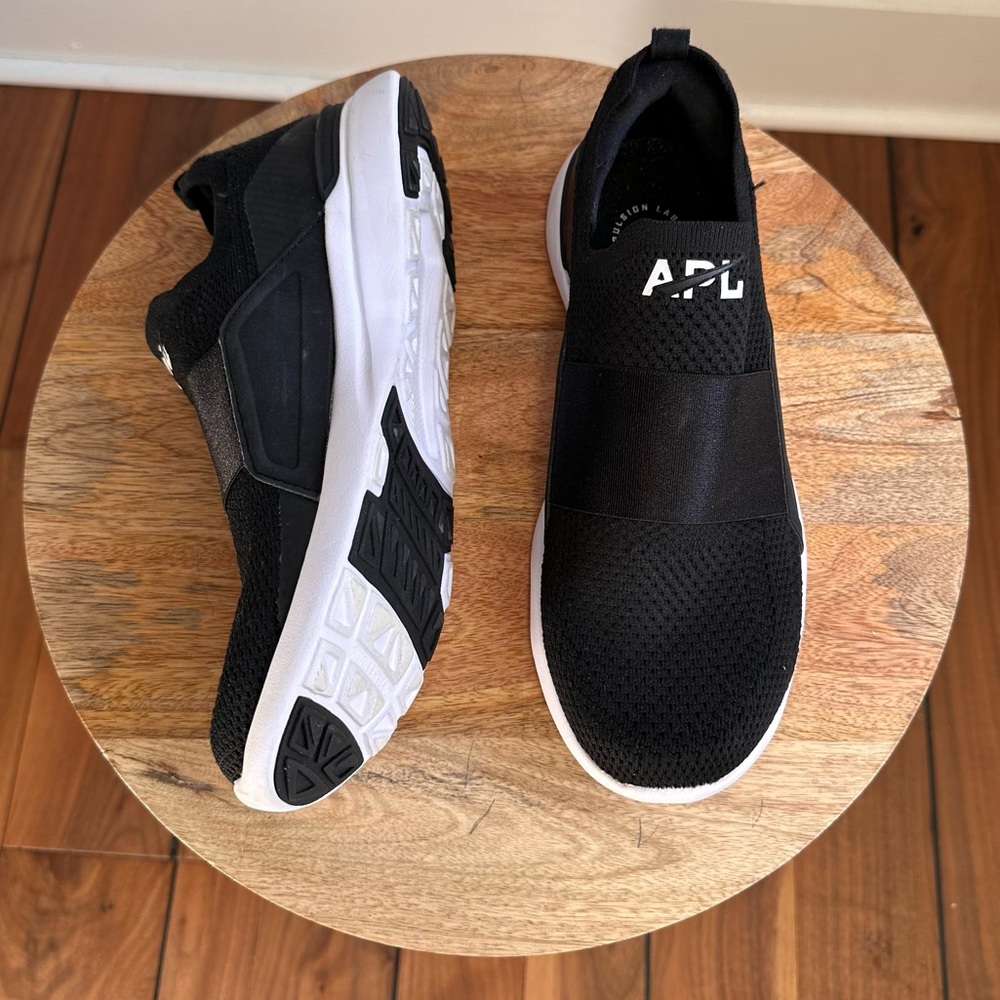 APL Techloom Bliss Women’s Sneakers Sz: 8